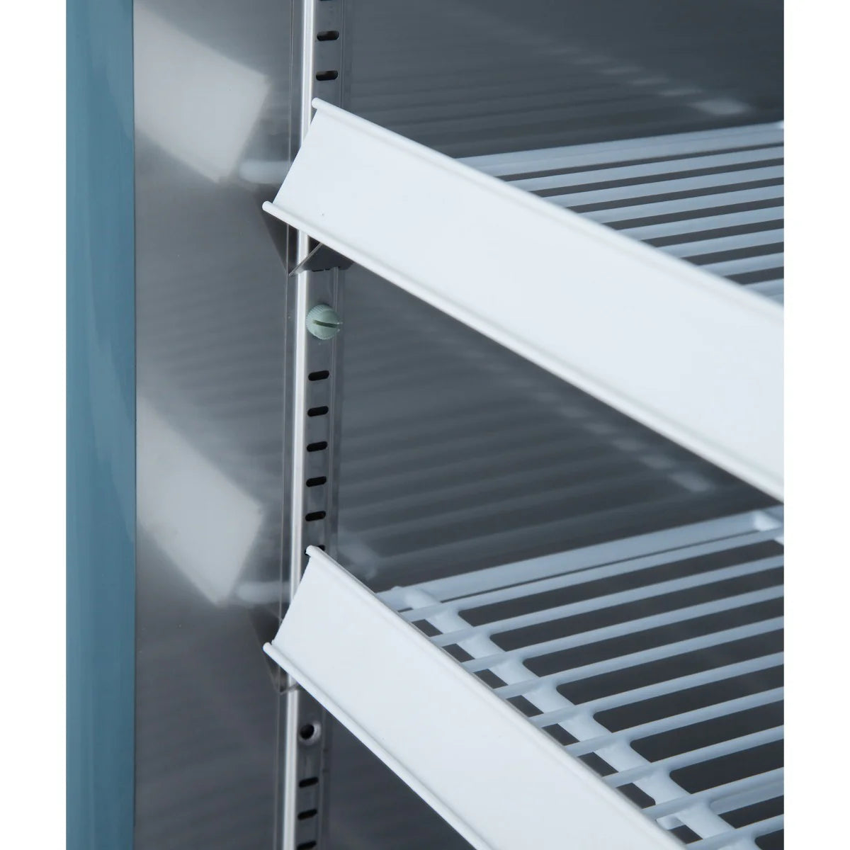 Empura Refrigeration E-KB27RG Reach-In Refrigerator 26.8"W X 31.9"D X 82.3"H 19 Cu. Ft. Capacity